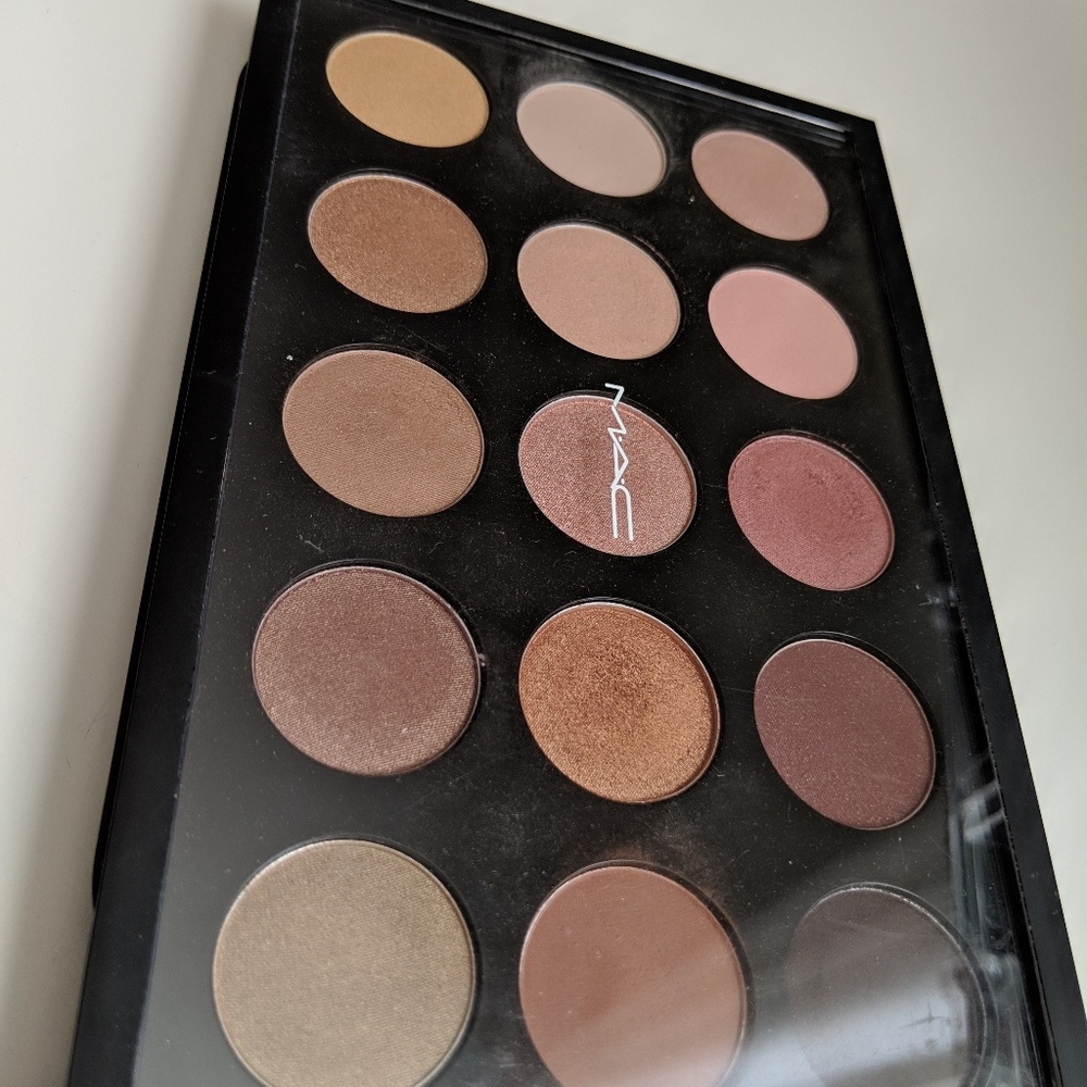 MAC eyeshadow palette